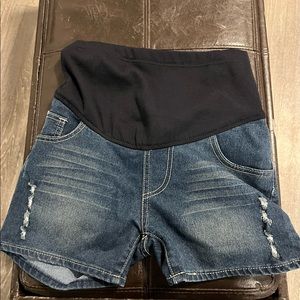 Maternity shorts small
